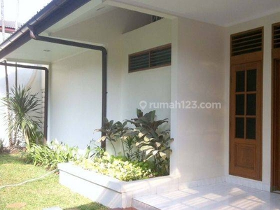 Sewakan Rumah Cantik Nyaman di Taman Biduri Permata Hijau Jakarta