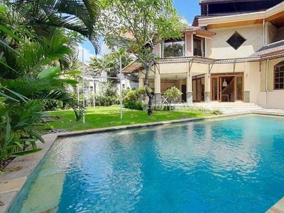 Villa Luas 850 Meter 2 Lantai Furnished Umalas Bali
