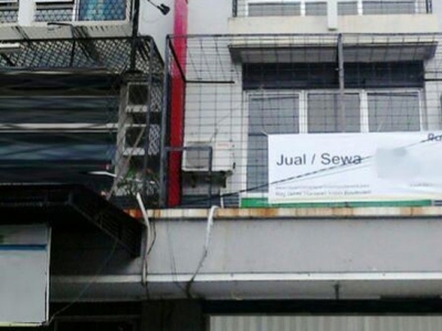 Depan Jalan Utama Ruko di Bekasi