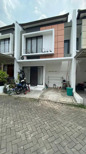 Di Jual Rumah dekat Graha Raya Bintaro Oasis Residence