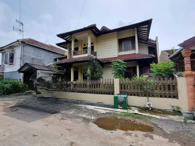 Dijual Cepat Rumah Harga Tanah Dibawah Harga jl Bunga2 Suhat Malang