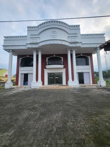 Dijual Gedung Ex Kantor Lokasi Strategis Di Jl. Soekarno Hatta Bergas