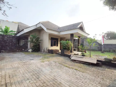 Dijual rumah bagus asri tanah luas 600 m ( 20x30) di Jakapermai