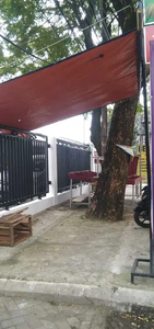 Lapak usaha pinggir Jl Raya Raden Saleh