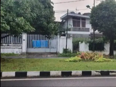 Rumah 3 Lantai Aman Nyaman Dalam Komplek Billymoon