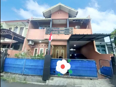 Rumah bangunan bata merah dalam komplek pondok kelapa