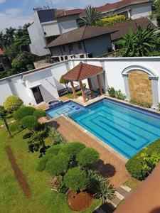 Rumah dengan Private Pool Besar Mewah di Bukit Golf BSD City Megah Bgt