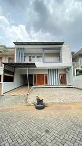 Rumah Dijual Villa Taman Telaga 4 kamar Citraland Surabaya Barat