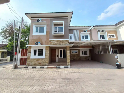 Rumah Mewah Full Furnished Dalam Perumahan Dekat Kampus UII Jakal