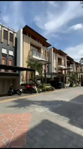 Rumah minimalis modern di Cluster Ekslusif Ciumbuleit Bandung