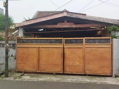 Rumah siap huni luas 8x20 160m2 type 5KT di Matraman Jakarta Timur
