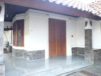 Rumahh cantik strategis tengah kota Bandung di Sayap Riau