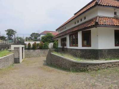 Sewa Bangunan Luas Cocok untuk Usaha di Mainroad Riau Bandung