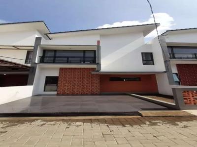 Rumah Bagus di Cluster Arcamanik Cisaranten Bandung Kota