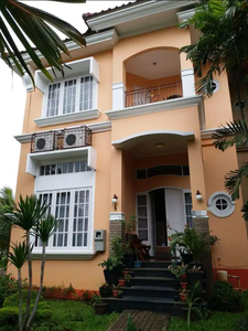 Dijual Rumah Mewah 3 lantai, full furnished di Jatibening Bekasi