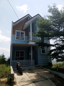 Dijual Rumah Siap Huni American Style Jatinangor dengan City View