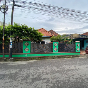 Dijual Rumah + tanah luas Jalan Papera Palembang