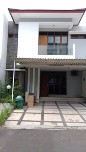 Disewakan Rumah Rapi Semifurnish di Gading Residence Kelapa Gading