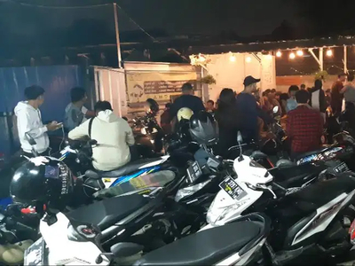 Lapak kuliner di lokasi ramai