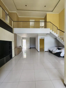 Rumah 2 lantai di setiabudi Regency, Harga murah Tanah Luas