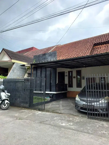 Rumah Asri Halaman Luas di Sidoarum dekat Jalan Godean