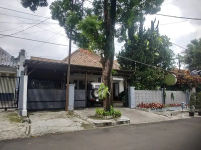 Rumah Asri Strategis Potensial Area Riau Martadinata Kota Bandung