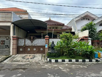 RUMAH BISA UNTUK KANTOR /TEMPAT USAHA DEKAT MASJID AL AKBAR SURABAYA