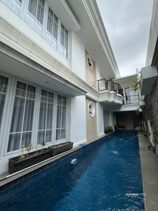 Rumah Mewah Full Furnish ada Pool Design American Classic Tebet Timur