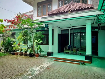 RUMAH NYAMAN DAN ASRI DEKAT SMPN 14 JALAN SUPRATMAN KOTA BANDUNG