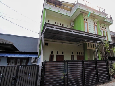 Dijual Rumah 3 Lantai Siap Huni dan Lokasi Strategis @Ciputat