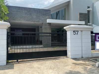 Dijual Rumah Mewah Lokasi Strategis Dekat RS Darmo Surabaya
