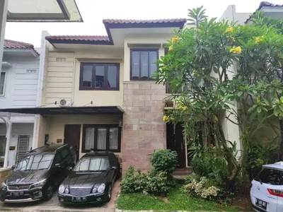 Dijual Rumah 2 Lantai, ada kolam renang, di Pejaten Barat