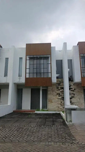 Dijual Rumah Royal Residence Wiyung Surabaya Barat Full Furnish (2927)