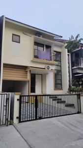 Dijual rumah sudah renovasinlantai granit cibubur residence harga nego