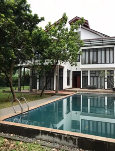 Disewakan rumah luas ada private pool di Cilandak Jakarta Selatan