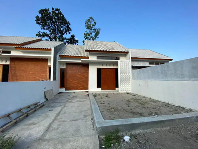 Rumah Asri Dinding Bata Ekspose diselatan Jl Jogja-Solo