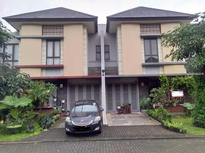 Rumah Cantik PRECIA EMINENT BSD di Row Jalan Utama Siap Huni