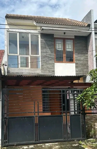 Rumah dekat univ Petra Siwalankerto Permai Surabaya