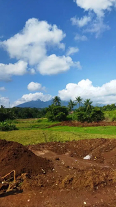 TANAH MURAH NEMPEL JALAN DI GUNUNG PATI