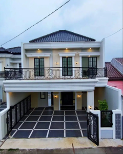 Townhouse mewah 2 lantai Modern Classic dekat Toll Desari di Depok