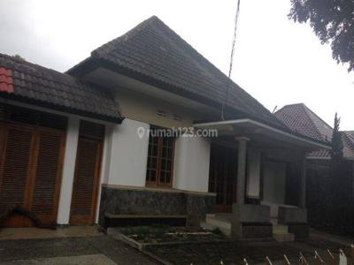 Rumah belanda selantai terawat Sayap Dago dekat UNPAD ITB