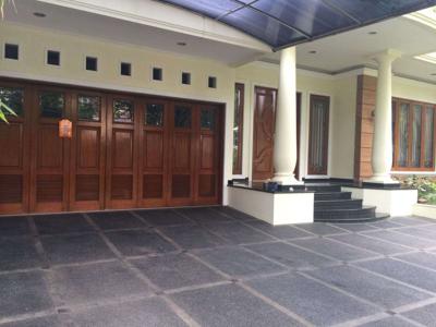 Disewakan Rumah Menteng Jl Kusuma Atmaja 4BR Uk 750m2 Siap Huni Best Price , Private Pool at Jakarta Pusat