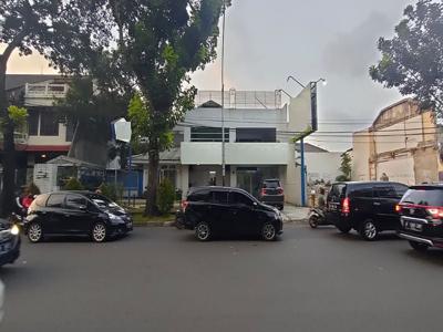 Rumah pinggir jalan cocok untuk usaha di Bintaro