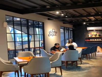 Lokasi Strategis Luas Sangat Ramai Cocok Untuk Buka Cafe/Resto