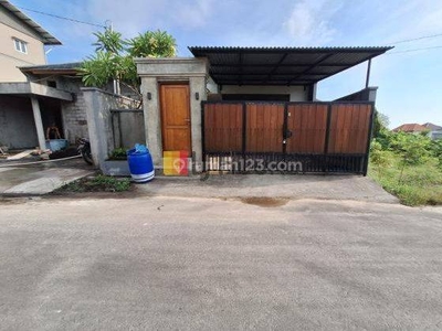 Disewakan rumah 2 bedroom dalam area perumahan di Cokroaminoto Ubung Denpasar