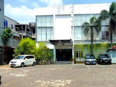 Gedung Komersial 4 Lantai dekat TB Simatupang Jakarta Selatan