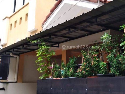 Rumah 2 Lantai Bagus Semi Furnished SHM di Jl Raya Kukusan, Depok