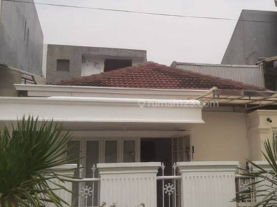 Rumah Bagus SHM di Jl. Gedung Hijau Pondok Indah
, Jakarta Selatan