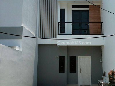 Rumah Cantik 2 Lantai SHM Cempaka Putih Tengah Pusat Kota Jakarta