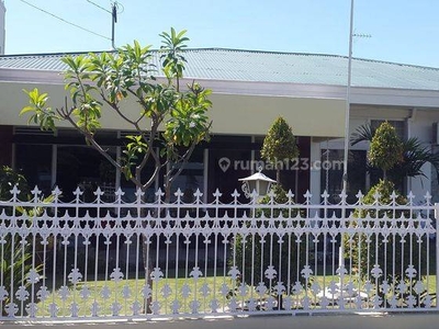 Rumah Padang Modern Halaman Luas Tengah Kota Rumah di Jalan Sudirman / Jati I SHM